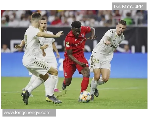 西甲经典对决：多特蒙德与拜仁战成平局引发全场震惊